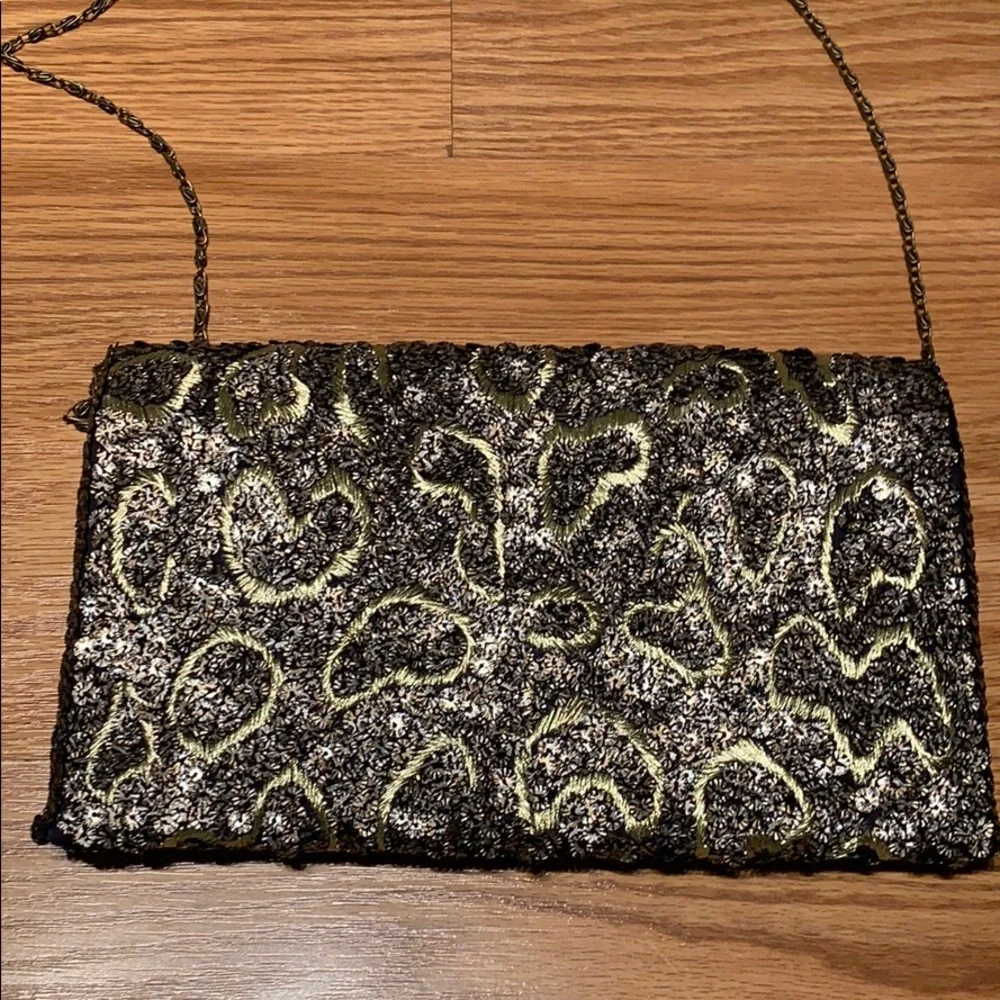 Gorgeous embroidered sequins clutch